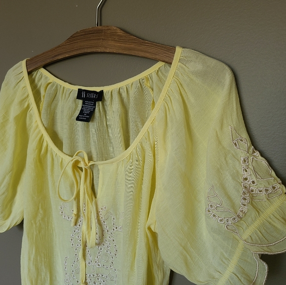 SISTERS | Yellow Eyelet Sunshine Ruffle Top - Picture 4 of 5